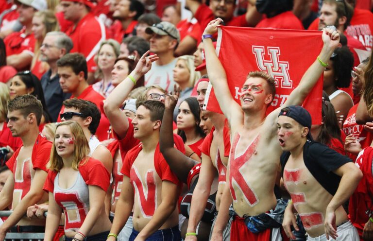 8 College Football Teams With the Best Fanbases